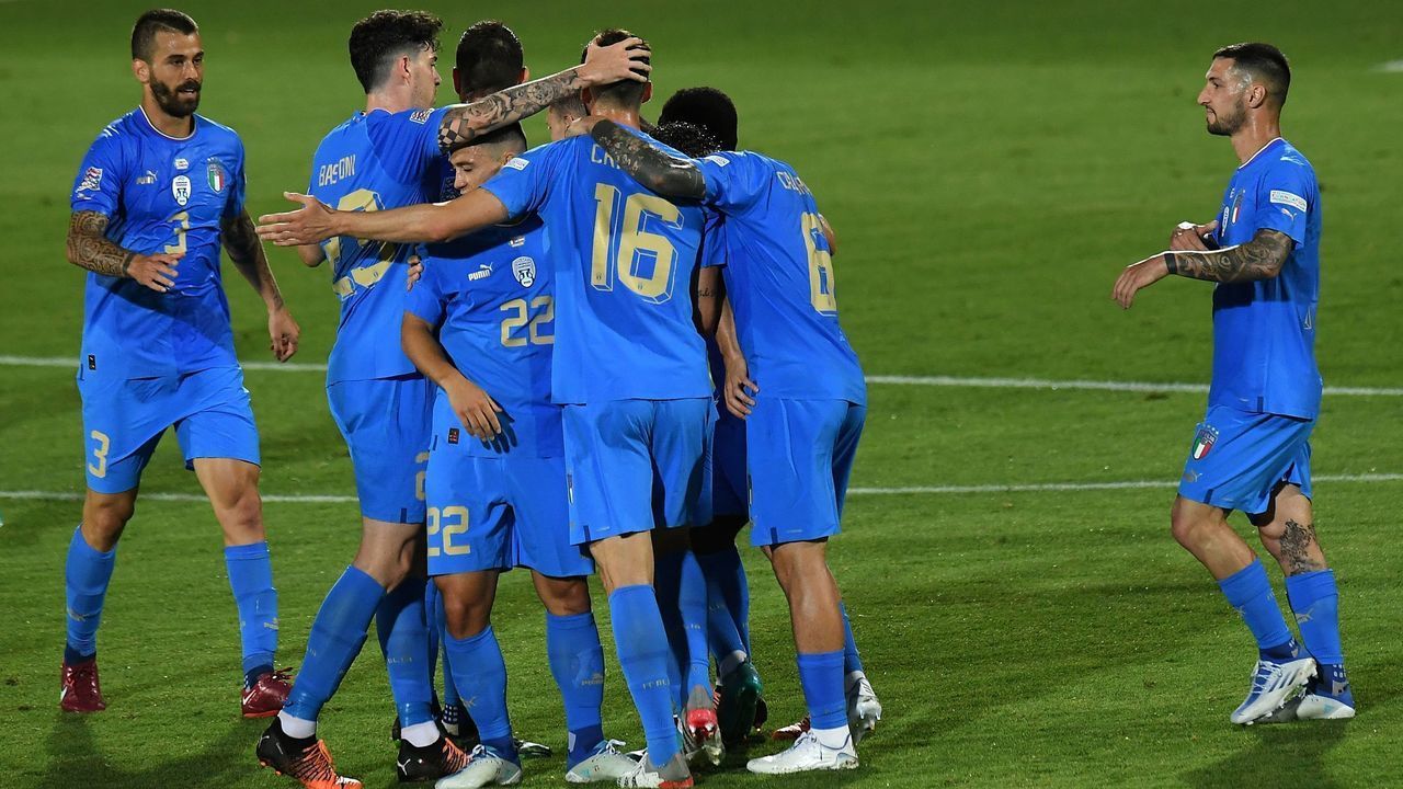 CESENA, ITALY - JUNE 07: Nicolò Barella of Italy celebrates after scoring the opening goal with teammates during the UEFA Nations League League A Group 3 match between Italy and Hungary on June 07, 2022 in Cesena, Italy.