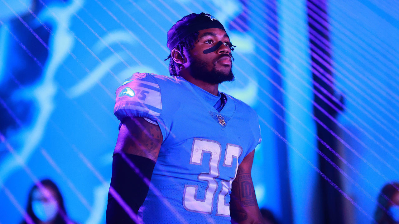 DETROIT, MICHIGAN - OCTOBER 17: D'Andre Swift #32 of the Detroit Lions looks on before the game against the Cincinnati Bengals at Ford Field on October 17, 2021 in Detroit, Michigan.