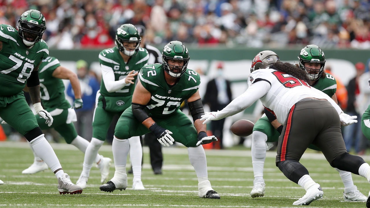 EAST RUTHERFORD, NEW JERSEY - JANUARY 02: (NEW YORK DAILIES OUT) Laurent Duvernay-Tardif #72 of the New York Jets in action against the Tampa Bay Buccaneers at MetLife Stadium on January 02, 2022 in East Rutherford, New Jersey. The Buccaneers defeated the Jets 28-24.