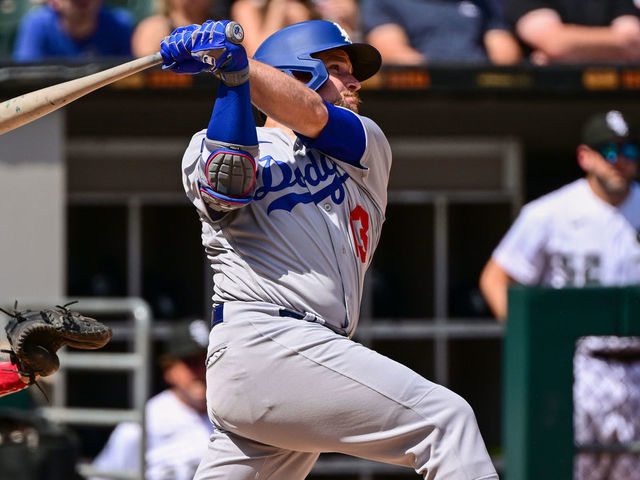 BREAKDOWN: Max Muncy OWNS Tony La Russa After He Intentionally