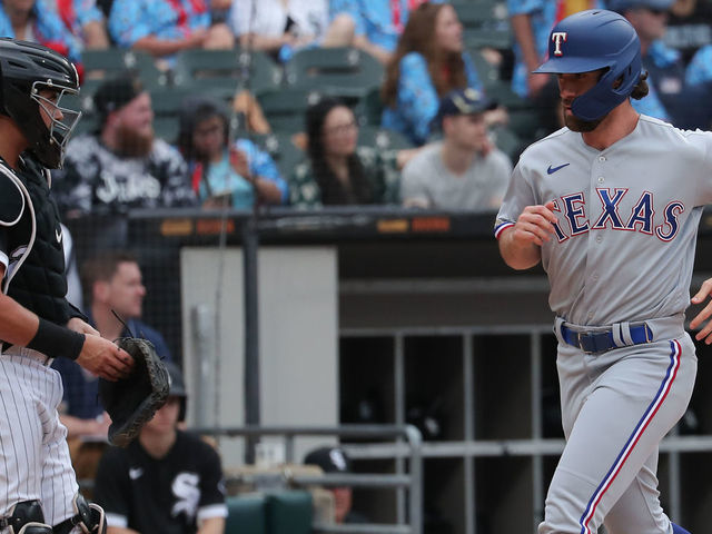 CHICAGO, IL - JUNE 11: Texas Rangers first baseman Nathaniel Lowe