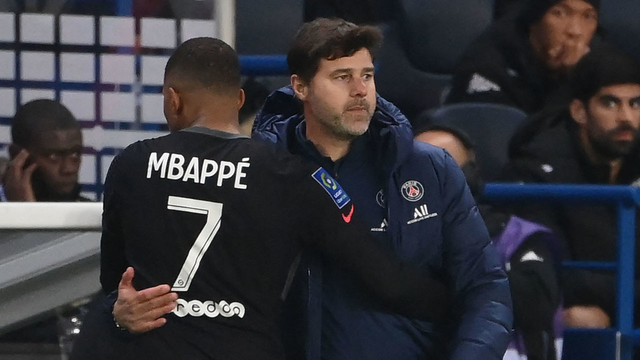 Paris Saint-Germain's French forward Kylian Mbappe is greeted by Paris Saint-Germain's Argentinian head coach Mauricio Pochettino (R) as he is substituted during the French L1 football match between Paris Saint-Germain (PSG) and SCO Angers at the Parc des Princes stadium in Paris on October 15, 2021.