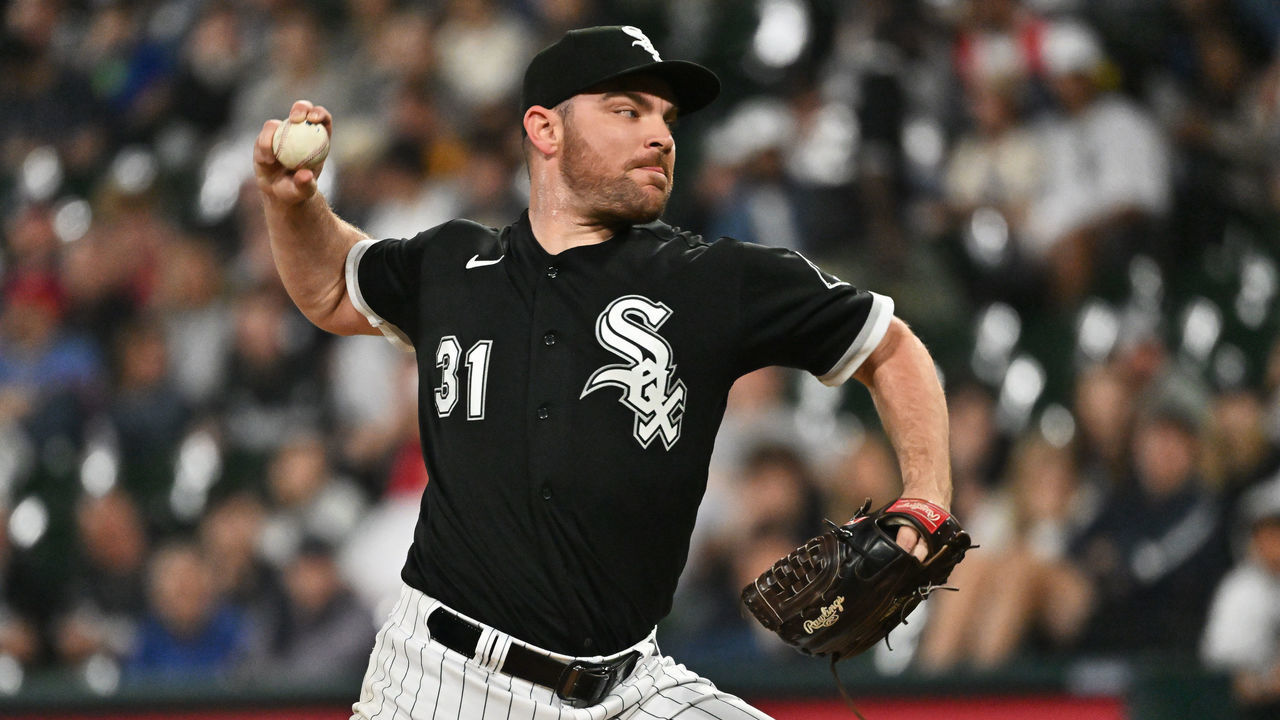 CHICAGO, IL - JUNE 10: Liam Hendriks #31 of the Chicago White Sox pitches against the Texas Rangers at Guaranteed Rate Field on June 10, 2022 in Chicago, Illinois.