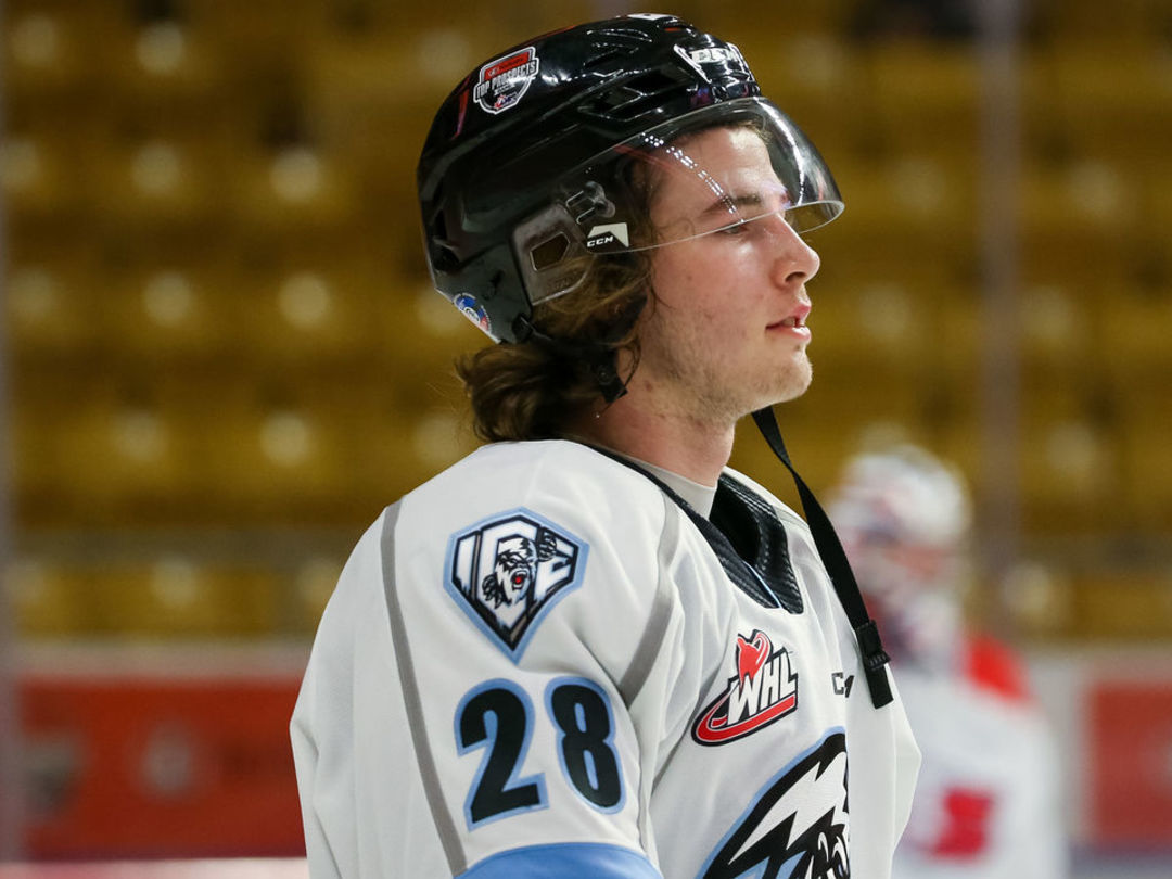 Coyotes trade up to draft Conor Geekie 11th overall