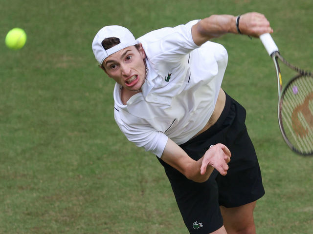 13 June 2022, North Rhine-Westphalia, Halle: Tennis: ATP Tour Singles, Men, 1st round, Albot (Moldova) - Humbert (France). Ugo Humbert makes a serve. Photo: Friso Gentsch/dpa
