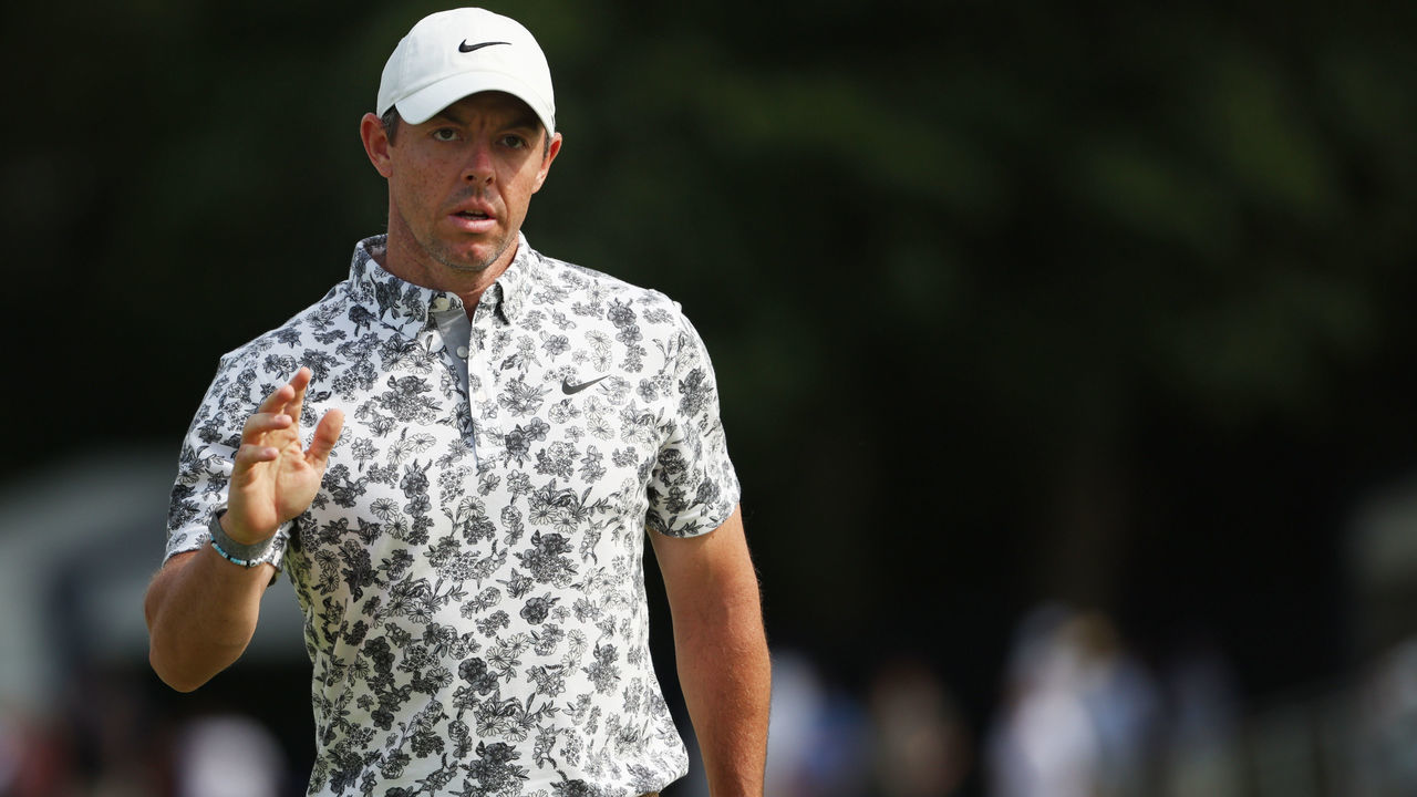 BROOKLINE, MASSACHUSETTS - JUNE 16: Rory McIlroy of Northern Ireland waves on the 15th green during round one of the 122nd U.S. Open Championship at The Country Club on June 16, 2022 in Brookline, Massachusetts.