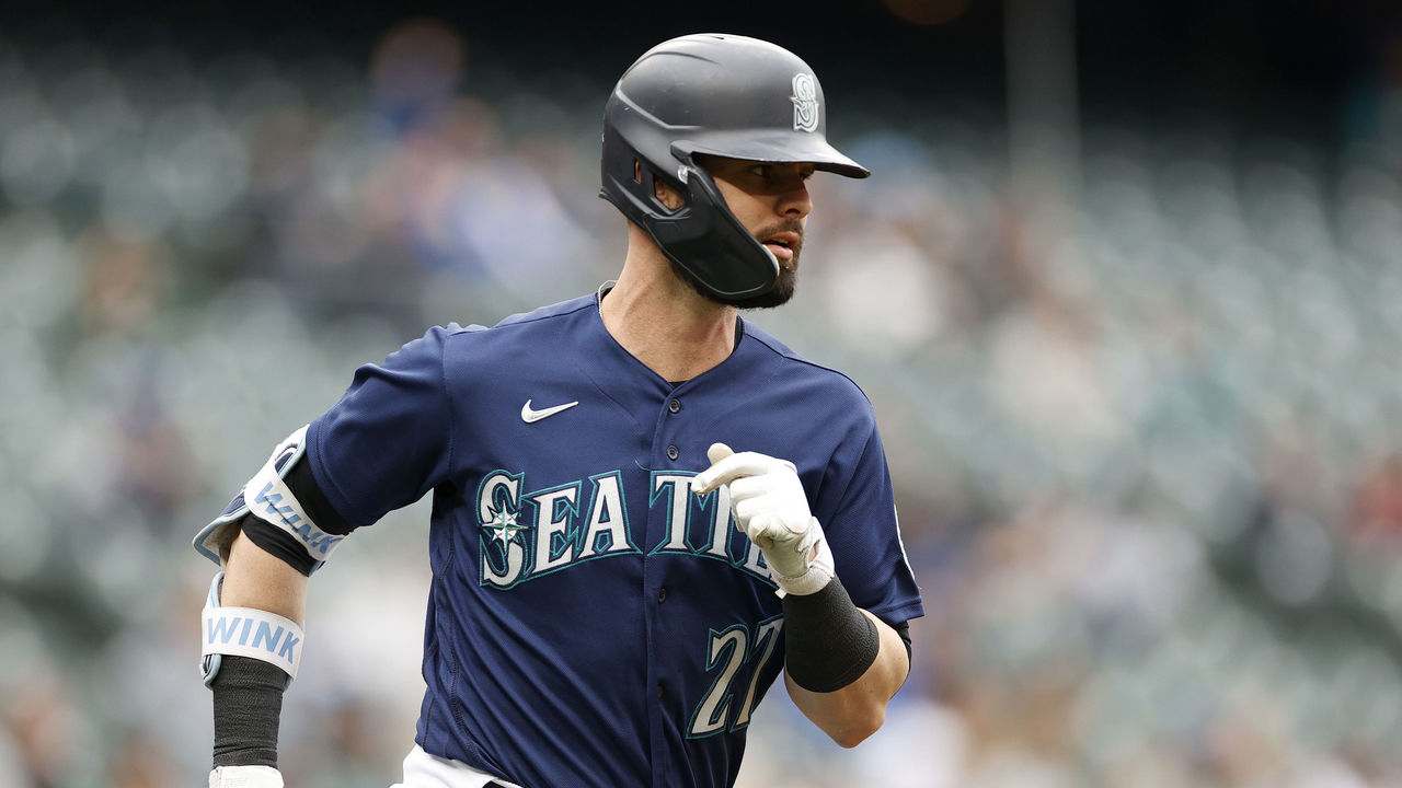 Mariners avoid arbitration hearing with outfielder Jesse Winker, sign him  through 2023 season