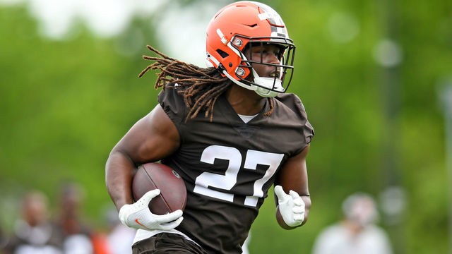 BEREA, OH - MAY 25: Kareem Hunt #27 of the Cleveland Browns runs a drill during the Cleveland Browns OTAs at CrossCountry Mortgage Campus on May 25, 2022 in Berea, Ohio.