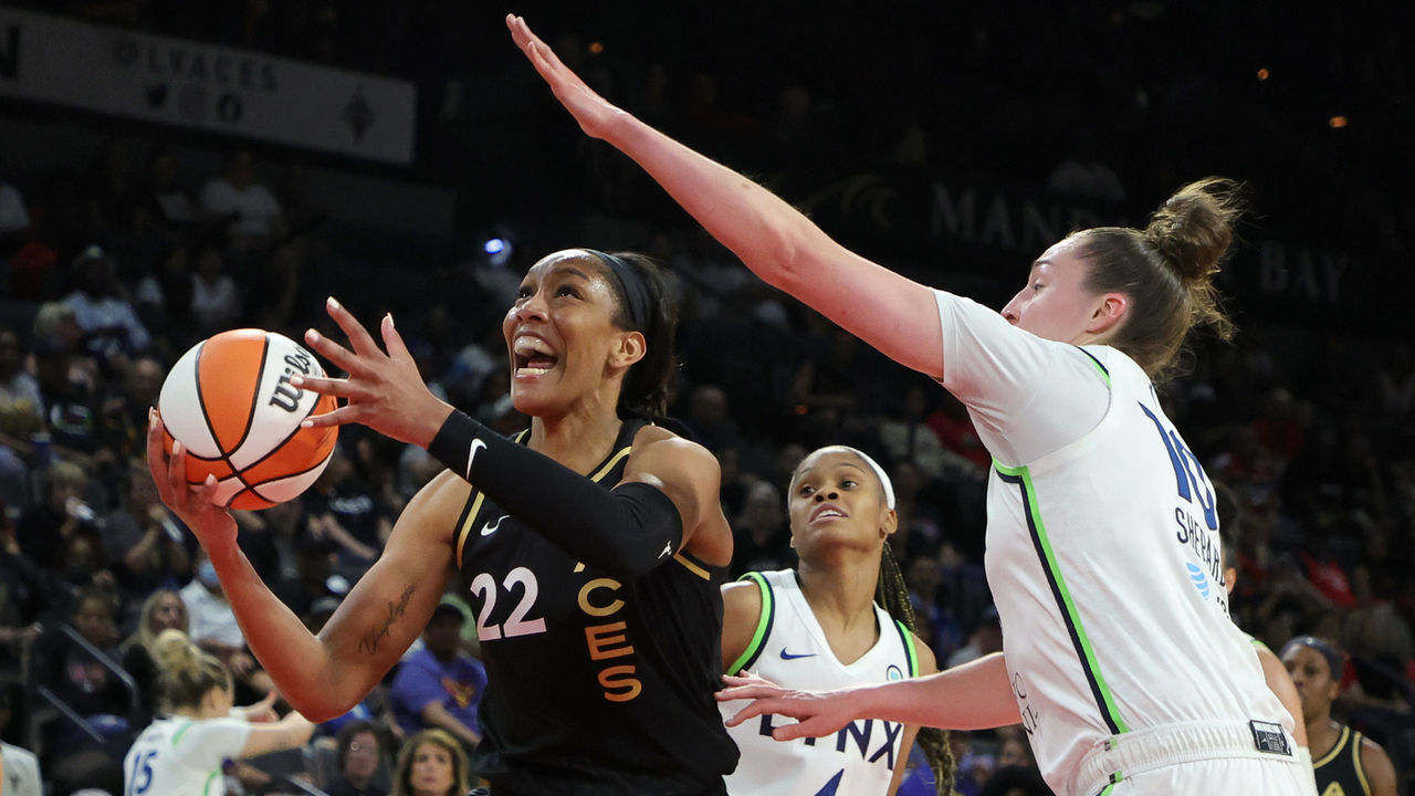 LAS VEGAS, NEVADA - JUNE 19: A'ja Wilson #22 of the Las Vegas Aces drives to the basket against Moriah Jefferson #4 and Jessica Shepard #10 of the Minnesota Lynx during their game at Michelob ULTRA Arena on June 19, 2022 in Las Vegas, Nevada. The Aces defeated the Lynx 96-95.