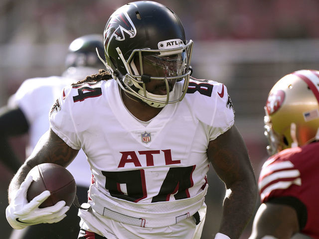 SANTA CLARA, CALIFORNIA - DECEMBER 19: Cordarrelle Patterson #84 of the Atlanta Falcons carries the ball against the San Francisco 49ers during the first quarter at Levi's Stadium on December 19, 2021 in Santa Clara, California.