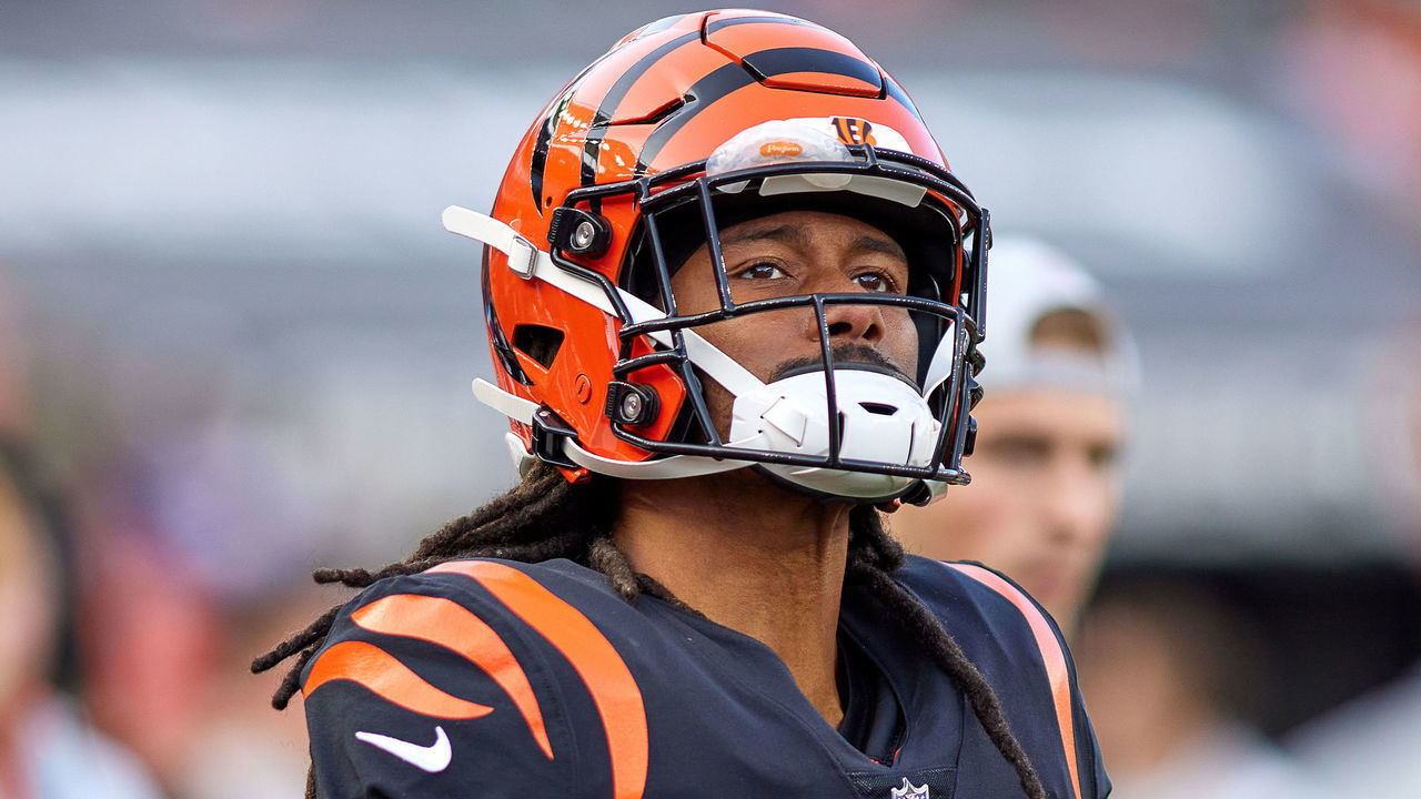 CINCINNATI, OH - DECEMBER 26: Cincinnati Bengals cornerback Trae Waynes (26) looks on during a game between the Cincinnati Bengals and the Baltimore Ravens on December 26, 2021, at Paul Brown Stadium in Cincinnati, OH.
