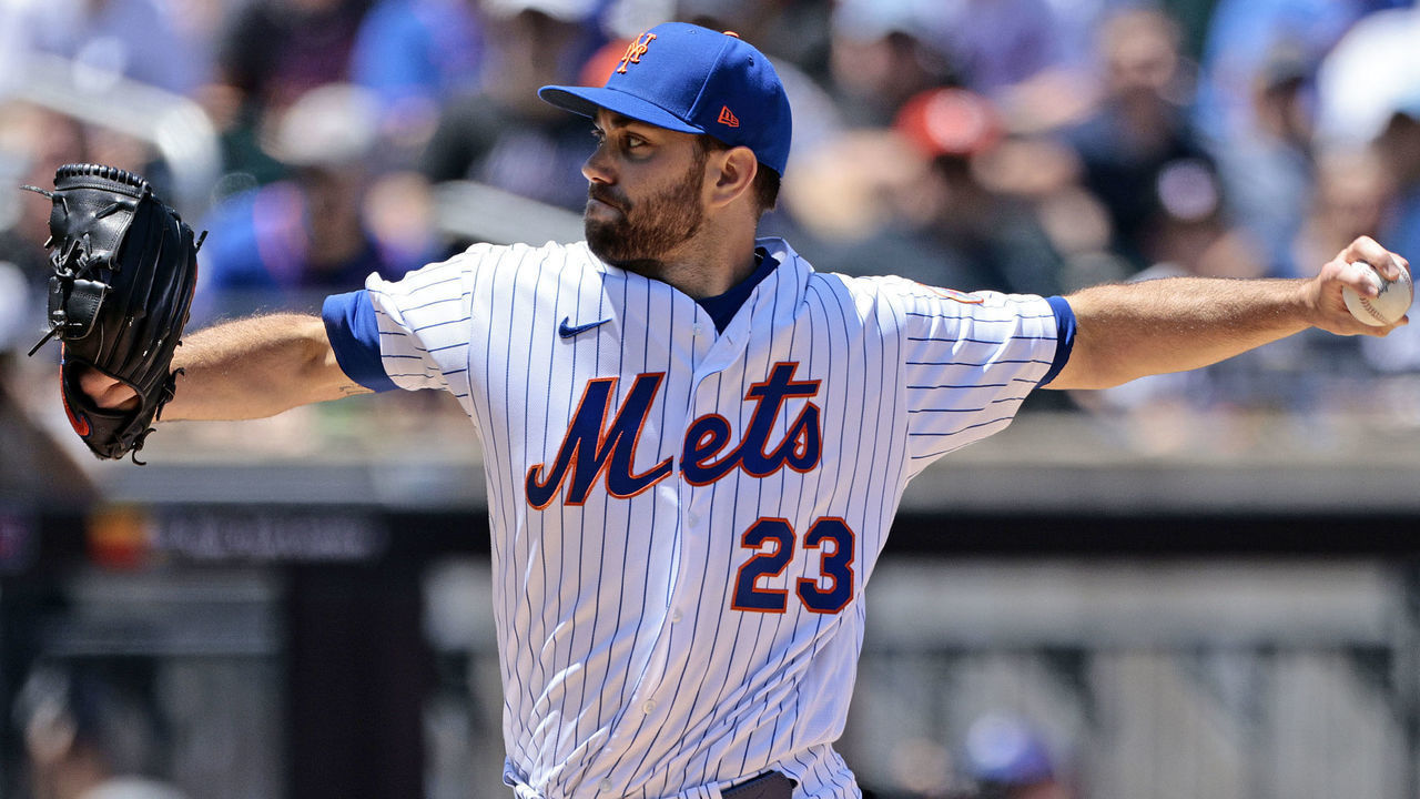 NEW YORK, NY - JUNE 20: David Peterson #23 of the New York Mets throws a pitch in the top of the first inning against the Miami Marlins at Citi Field on June 20, 2022 in New York City.