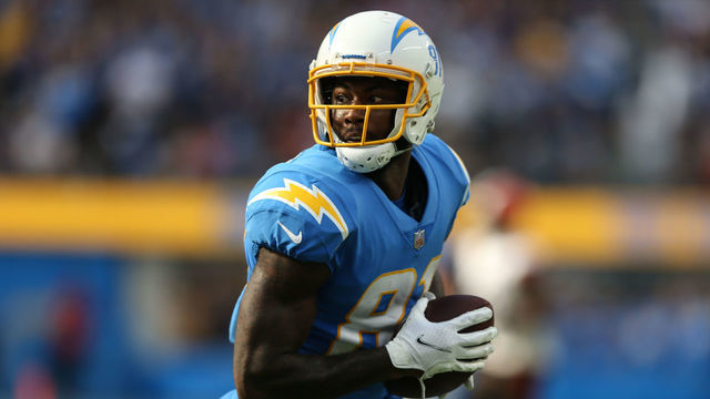 INGLEWOOD, CA - OCTOBER 3: Los Angeles Chargers wide receiver Mike Williams #81 with a touchdown catch during the Cleveland Browns versus the Los Angeles Chargers game on October 10, 2021, at SoFi Stadium in Inglewood, CA.