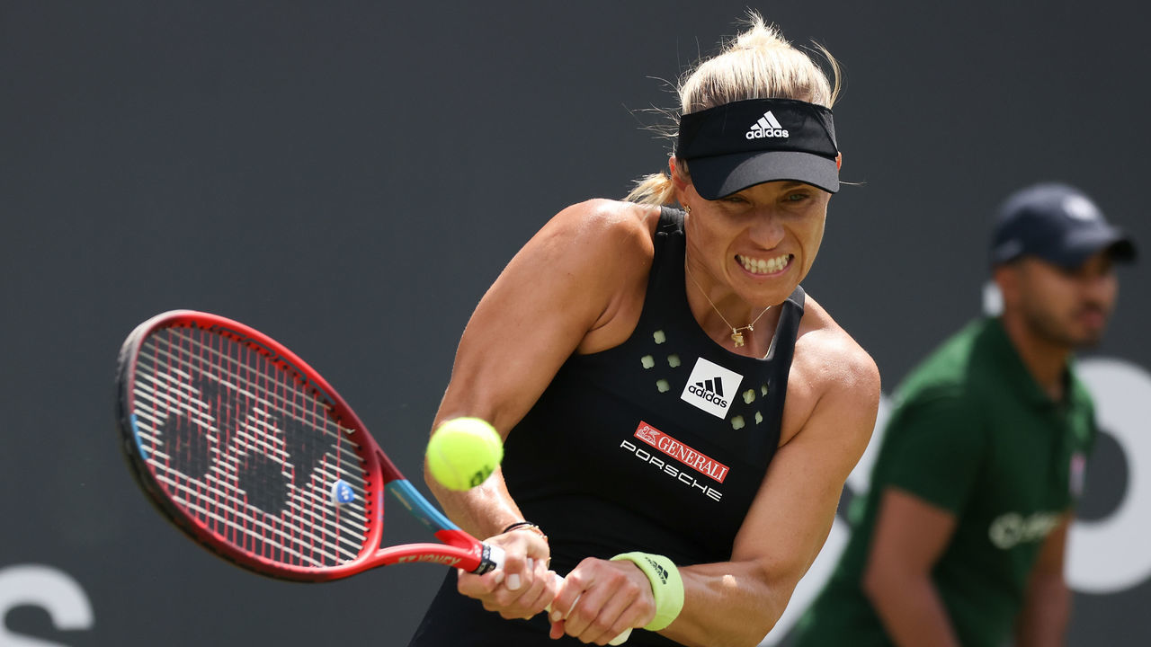 21 June 2022, Hessen, Bad Homburg: Tennis: WTA Tour, Singles, Women, 1st Round, Sixteenth Finals, Kerber (Germany) - Gasanova (Russia), Angelique Kerber in action. Photo: Joaquim Ferreira/dpa