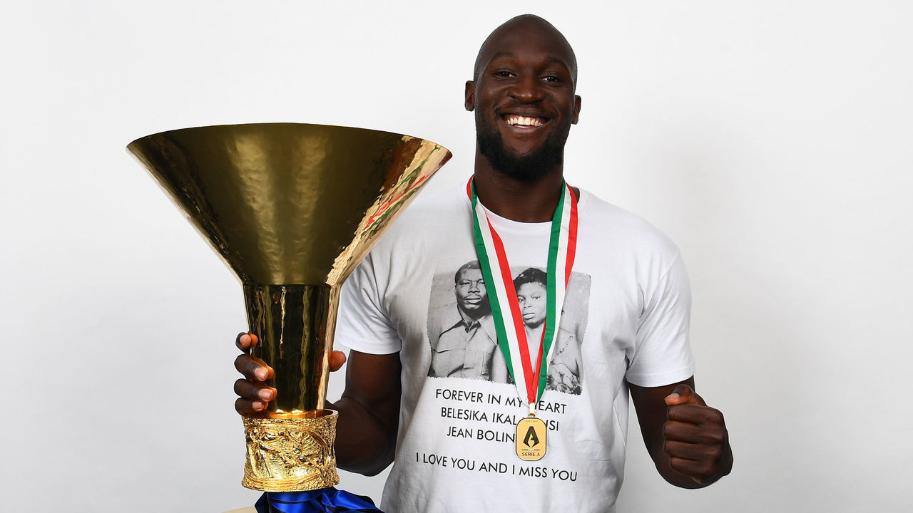 MILAN, ITALY - MAY 23: Romelu Lukaku of FC Internazionale poses with the trophy for the victory of "scudetto" at the end of the last Serie A match between FC Internazionale Milano and Udinese Calcio at Stadio Giuseppe Meazza on May 23, 2021 in Milan, Italy. Sporting stadiums around Italy remain under strict restrictions due to the Coronavirus Pandemic as Government social distancing laws prohibit fans inside venues resulting in games being played behind closed doors