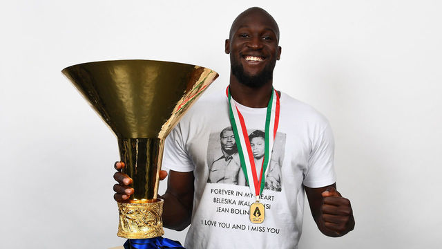 MILAN, ITALY - MAY 23: Romelu Lukaku of FC Internazionale poses with the trophy for the victory of "scudetto" at the end of the last Serie A match between FC Internazionale Milano and Udinese Calcio at Stadio Giuseppe Meazza on May 23, 2021 in Milan, Italy. Sporting stadiums around Italy remain under strict restrictions due to the Coronavirus Pandemic as Government social distancing laws prohibit fans inside venues resulting in games being played behind closed doors