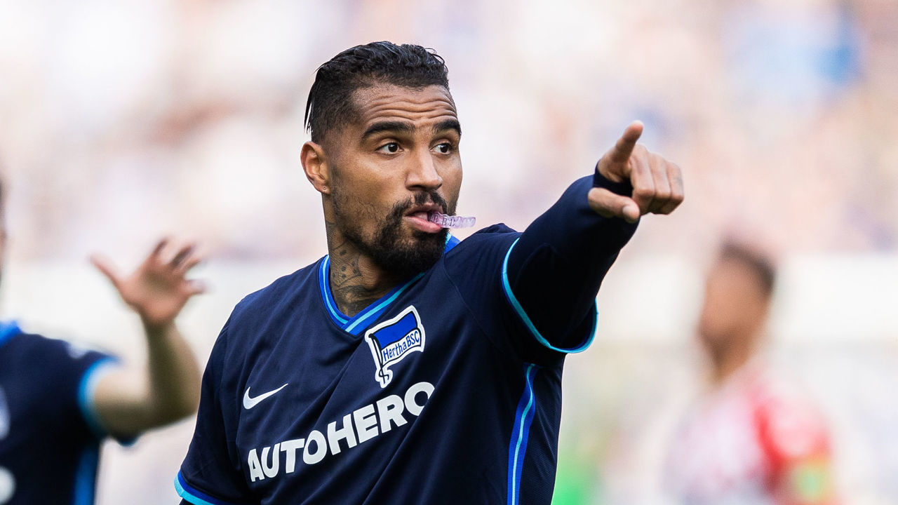 BERLIN, GERMANY - MAY 07: Kevin-Prince Boateng of Hertha BSC gestures during the Bundesliga match between Hertha BSC and 1. FSV Mainz 05 at Olympiastadion on May 07, 2022 in Berlin, Germany.