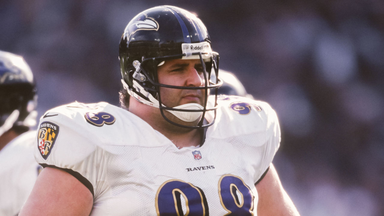 OAKLAND - JANUARY 14: Tony Siragusa #98 of the Baltimore Ravens plays in the AFC Championship Game against the Oakland Raiders on January 14, 2001 at the Oakland-Alameda County Coliseum in Oakland, California.