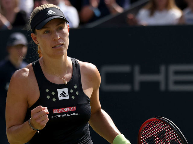 22 June 2022, Hessen, Bad Homburg: Tennis: WTA Tour, Singles, Women, Round of 16, Bronzetti (Italy) - Kerber (Germany). Angelique Kerber clenches her fist. Photo: Joaquim Ferreira/dpa