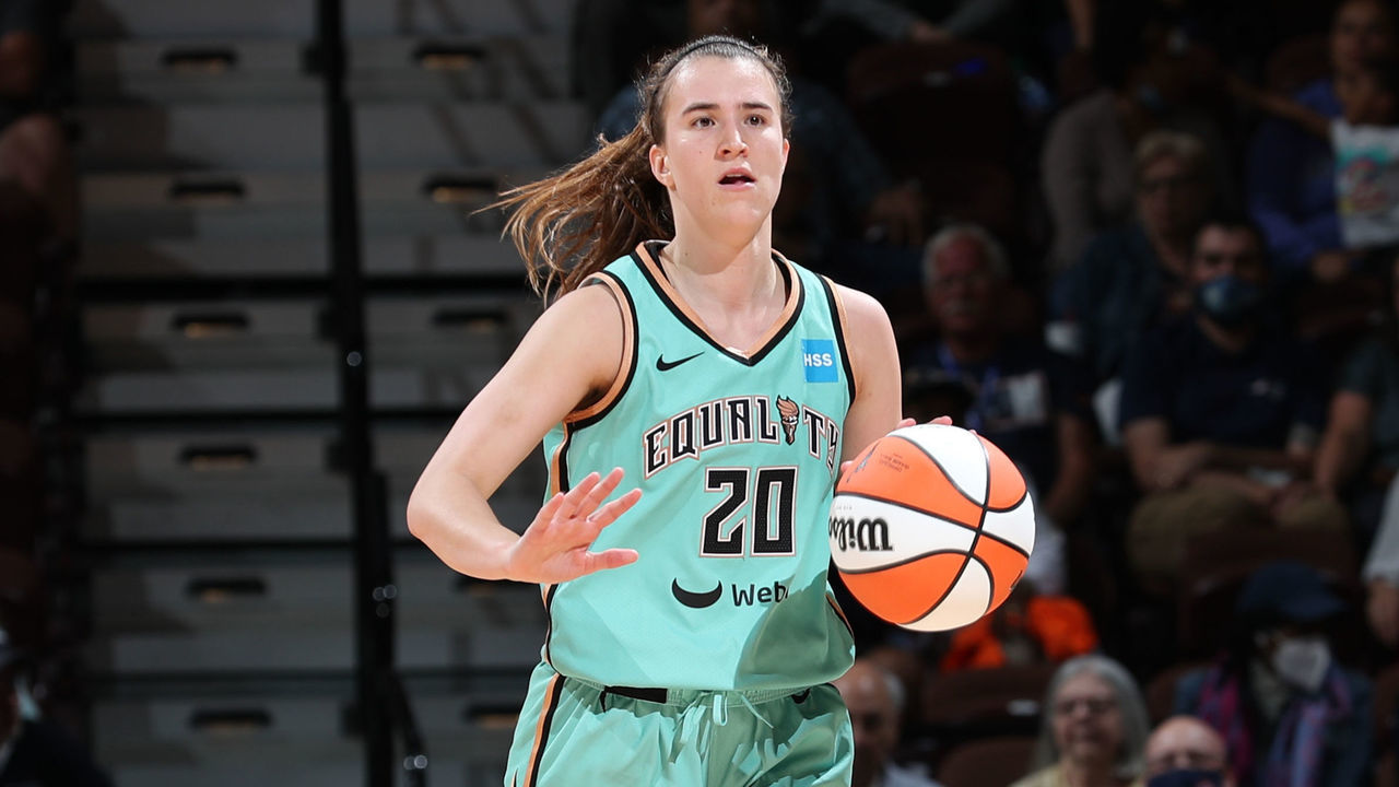 UNCASVILLE, CT - JUNE 22: Sabrina Ionescu #20 of the New York Liberty handles the ball during the game against the Connecticut Sun on June 22, 2022 at Mohegan Sun Arena in Uncasville, Connecticut. NOTE TO USER: User expressly acknowledges and agrees that, by downloading and/or using this Photograph, user is consenting to the terms and conditions of the Getty Images License Agreement. Mandatory Copyright Notice: Copyright 2022 NBAE