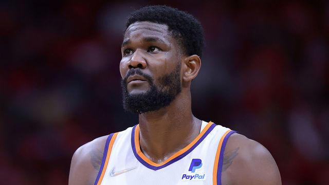 NEW ORLEANS, LOUISIANA - APRIL 22: Deandre Ayton #22 of the Phoenix Suns reacts against the New Orleans Pelicans during Game Three of the Western Conference First Round NBA Playoffs at the Smoothie King Center on April 22, 2022 in New Orleans, Louisiana.