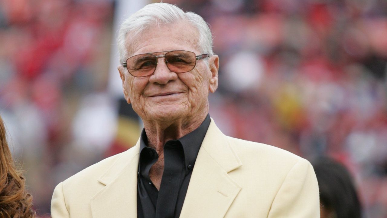 SAN FRANCISCO, CA - OCTOBER 11: Hall of fame inductee Hugh McElhenny of the San Francisco 49ers on the field during the NFL game against the Atlanta Falcons at Candlestick Park on October 11, 2009 in San Francisco, California. The Falcons defeated the 49ers 45-10.