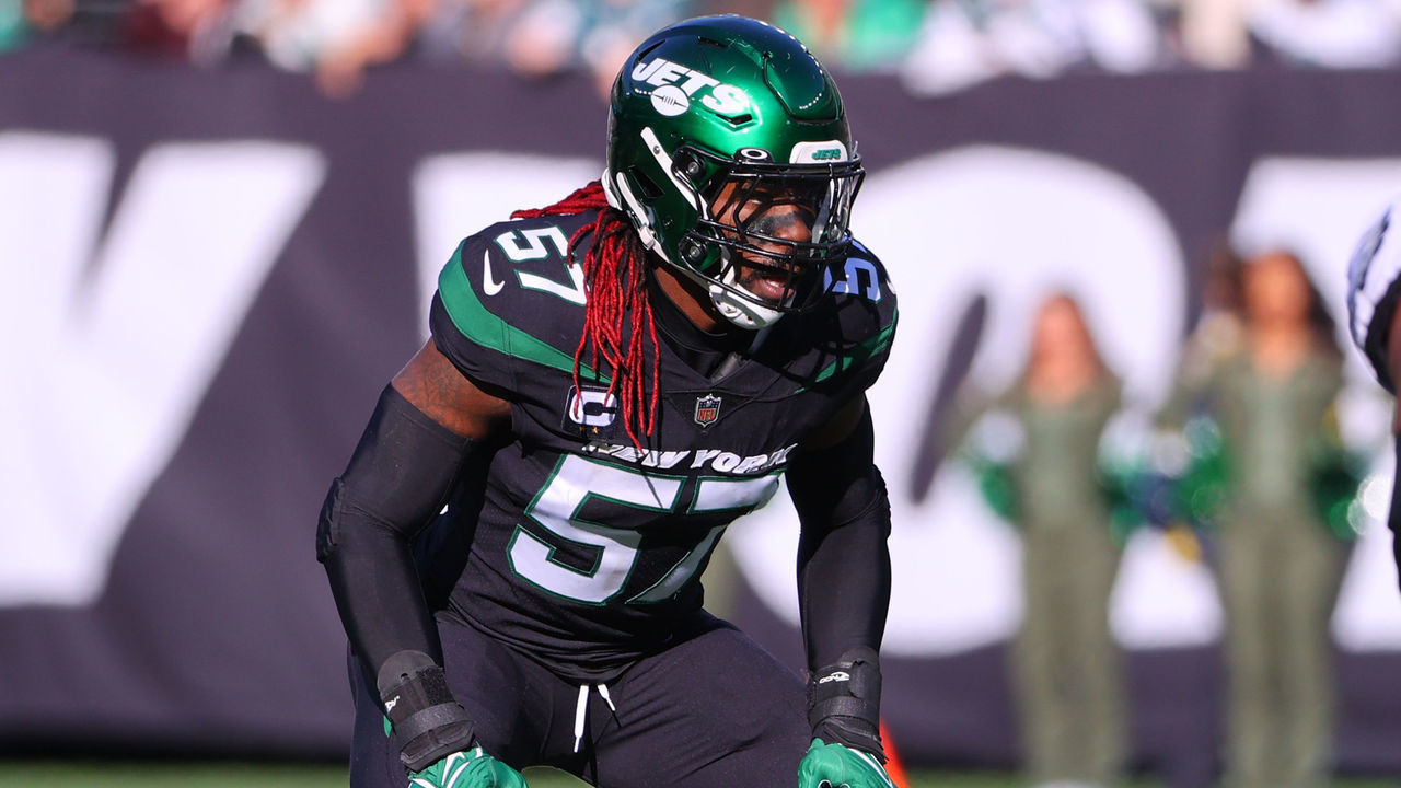 EAST RUTHERFORD, NJ - DECEMBER 05: New York Jets middle linebacker C.J. Mosley (57) during the National Football League game between the New York Jets and the Philadelphia Eagles on December 5, 2021 at MetLife Stadium in East Rutherford, NJ.