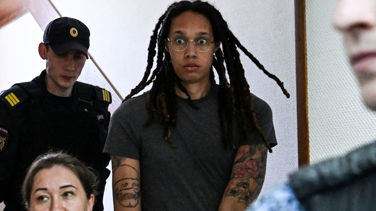 US WNBA basketball superstar Brittney Griner arrives to a hearing at the Khimki Court, outside Moscow on June 27, 2022. - Griner, a two-time Olympic gold medallist and WNBA champion, was detained at Moscow airport in February on charges of carrying in her luggage vape cartridges with cannabis oil, which could carry a 10-year prison sentence.