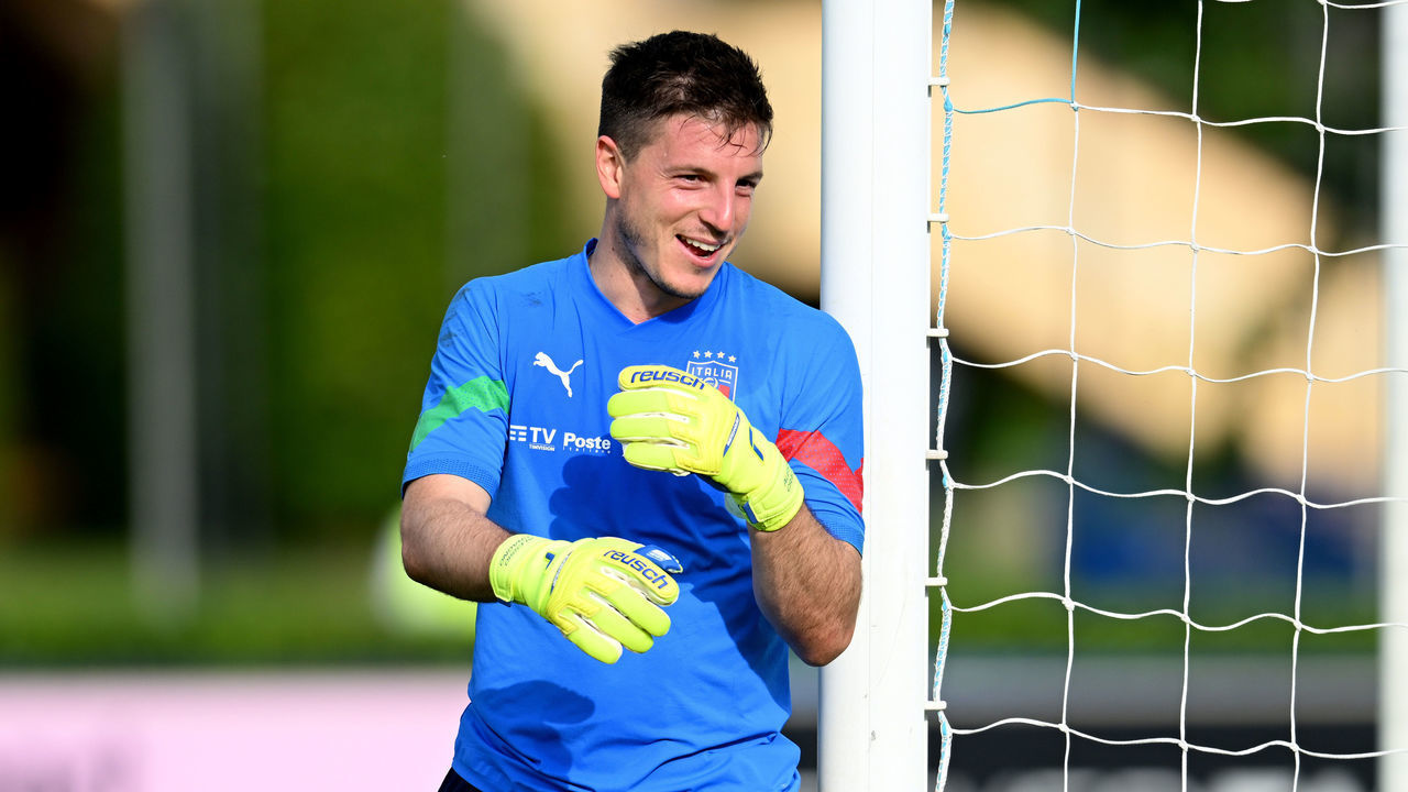 FLORENCE, ITALY - JUNE 05: Alessio Cragno of Italy in action during a Italy training session at Centro Tecnico Federale di Coverciano on June 05, 2022 in Florence, Italy.