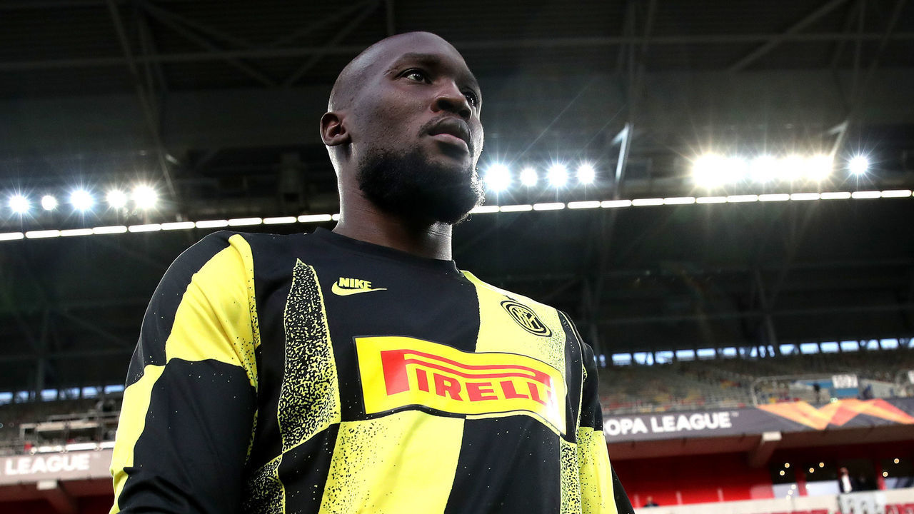 DUESSELDORF, GERMANY - AUGUST 17: Romelu Lukaku of Inter Milan walks out prior to the UEFA Europa League Semi Final between Internazionale and Shakhtar Donetsk at Merkur Spiel-Arena (Duesseldorf Arena) on August 17, 2020 in Duesseldorf, Germany.