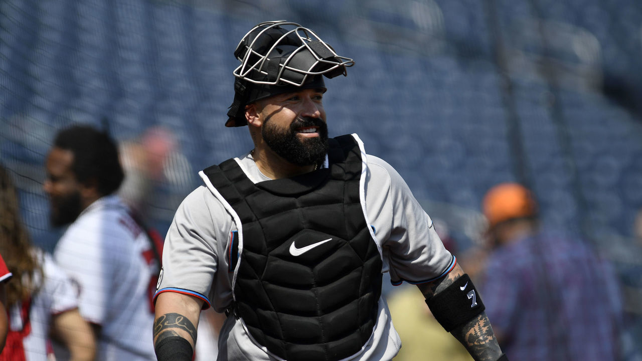 WASHINGTON, DC - SEPTEMBER 15: Miami Marlins catcher Sandy Leon (7) walks to the dugout during the Miami Marlins versus Washington Nationals MLB game at Nationals Park on September 15, 2021 in Washington, D.C..