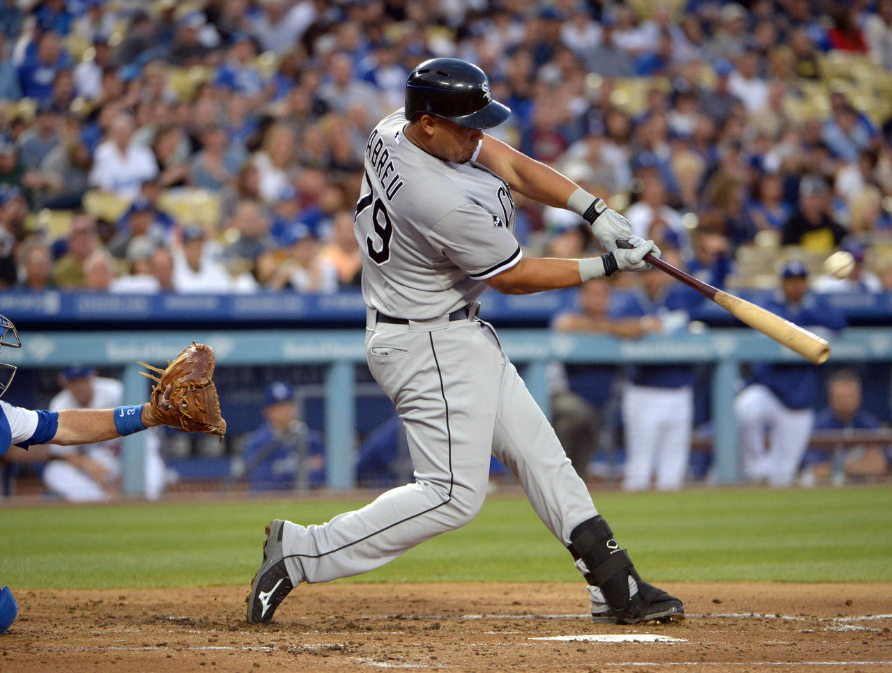 Jose Abreu takes Clayton Kershaw deep