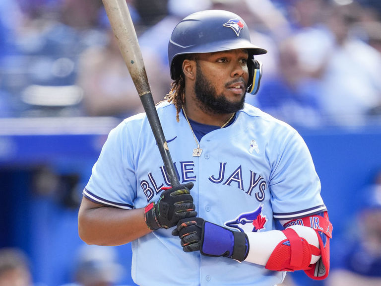 Blue Jays taking cautious approach as Guerrero Jr. deals with wrist soreness