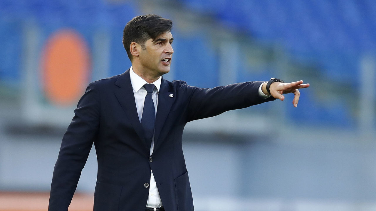 ROME, ITALY - MAY 09: (BILD ZEITUNG OUT) Paulo Fonseca manager of AS Roma gestures during the Serie A match between AS Roma and FC Crotone at Stadio Olimpico on May 9, 2021 in Rome, Italy. Sporting stadiums around Italy remain under strict restrictions due to the Coronavirus Pandemic as Government social distancing laws prohibit fans inside venues resulting in games being played behind closed doors.
