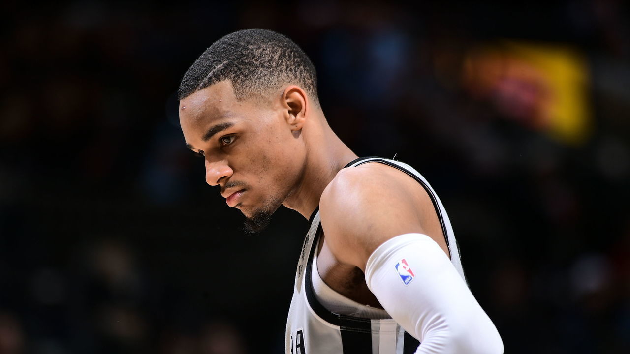 SAN ANTONIO, TX - MARCH 30: Dejounte Murray #5 of the San Antonio Spurs looks on during the game against the Memphis Grizzlies on March 30, 2022 at the AT&T Center in San Antonio, Texas. Mandatory Copyright Notice: Copyright 2022 NBAE (Photos by Michael Gonzales/NBAE via Getty Images)