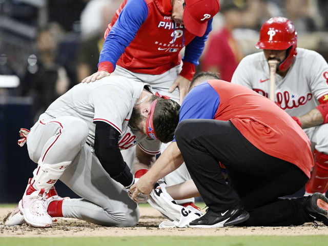 Philadelphia Phillies star Bryce Harper takes off his SHOE and