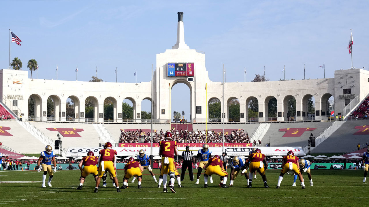 Los Angeles, CA - November 20: USC Trojans take on the UCLA Bruins in the first half of a NCAA football game at the Los Angeles Memorial Coliseum in Los Angeles on Saturday, November 20, 2021.