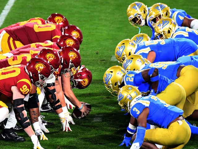 Pasadena, CA - December 12: USC Trojans v. UCLA Bruins in the second half of a NCAA Football game at the Rose Bowl in Pasadena on Saturday, December 12, 2020.