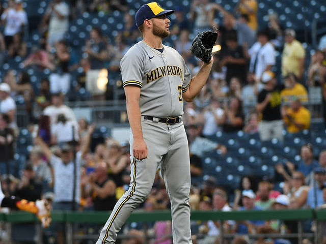 Brewers' Adrian Houser leaves game with elbow soreness