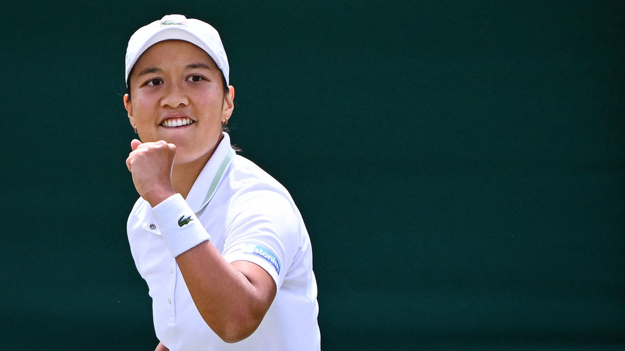 France's Harmony Tan celebrates winning against Britain's Katie Boulter at the end of their women's singles tennis match on the sixth day of the 2022 Wimbledon Championships at The All England Tennis Club in Wimbledon, southwest London, on July 2, 2022. - RESTRICTED TO EDITORIAL USE