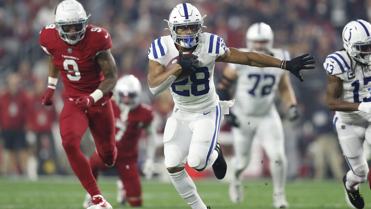 GLENDALE, ARIZONA - DECEMBER 25: Jonathan Taylor #28 of the Indianapolis Colts runs with the ball against the Arizona Cardinals during the first half at State Farm Stadium on December 25, 2021 in Glendale, Arizona.