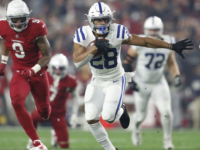 GLENDALE, ARIZONA - DECEMBER 25: Jonathan Taylor #28 of the Indianapolis Colts runs with the ball against the Arizona Cardinals during the first half at State Farm Stadium on December 25, 2021 in Glendale, Arizona.