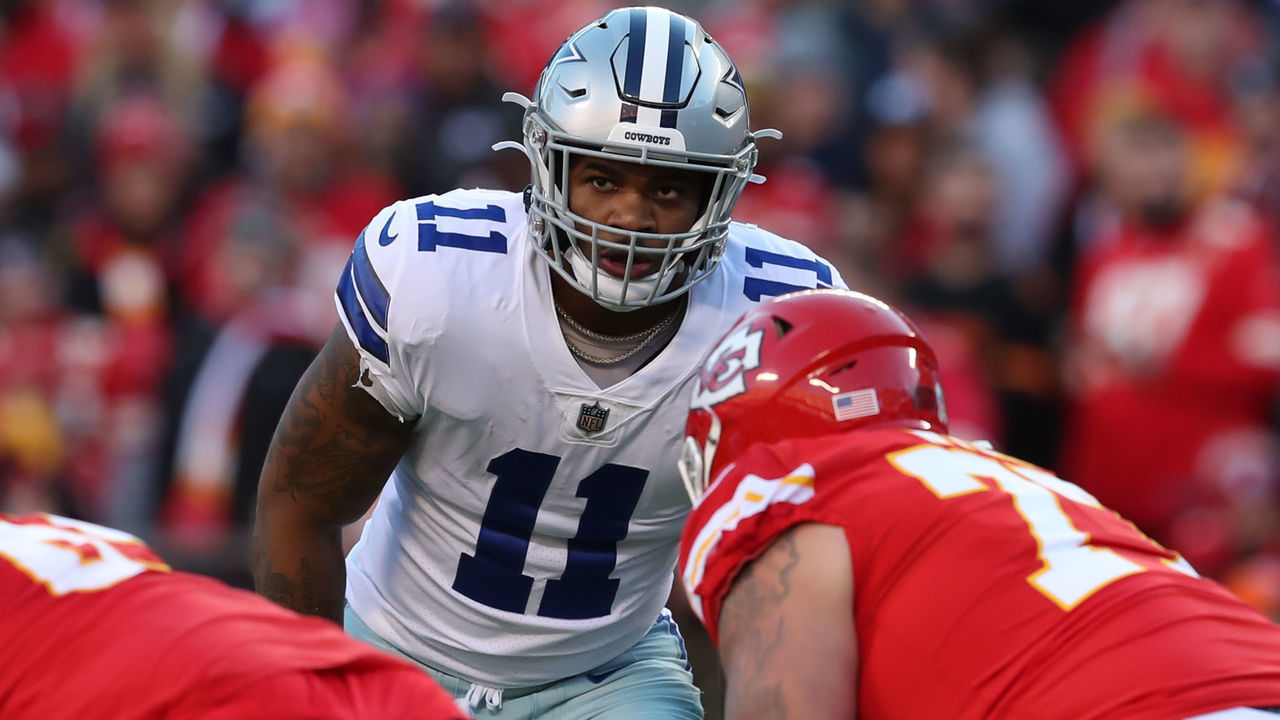 KANSAS CITY, MO - NOVEMBER 21: Dallas Cowboys outside linebacker Micah Parsons (11) looks into the backfield before the snap in the first quarter of an NFL football game between the Dallas Cowboys and Kansas City Chiefs on Nov 21, 2021 at GEHA Field at Arrowhead Stadium in Kansas City, MO.