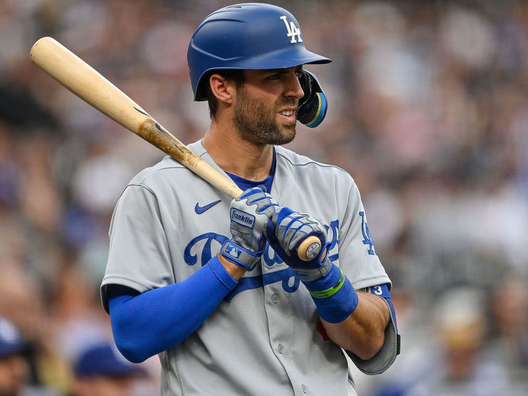 Dodgers' Chris Taylor to be placed on injured list with fractured