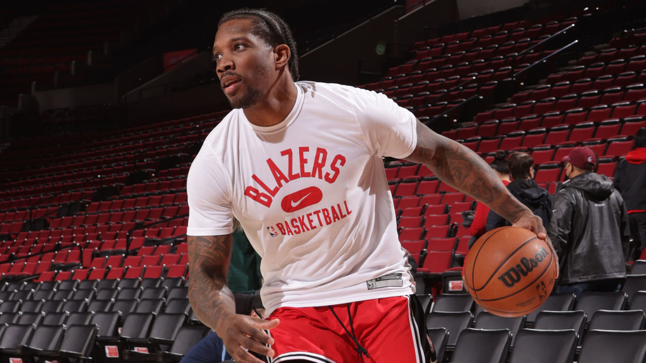 PORTLAND, OR - FEBRUARY 27: Eric Bledsoe #5 of the Portland Trail Blazers warms up before the game against the Denver Nuggets on February 27, 2022 at the Moda Center Arena in Portland, Oregon. Mandatory Copyright Notice: Copyright 2022 NBAE