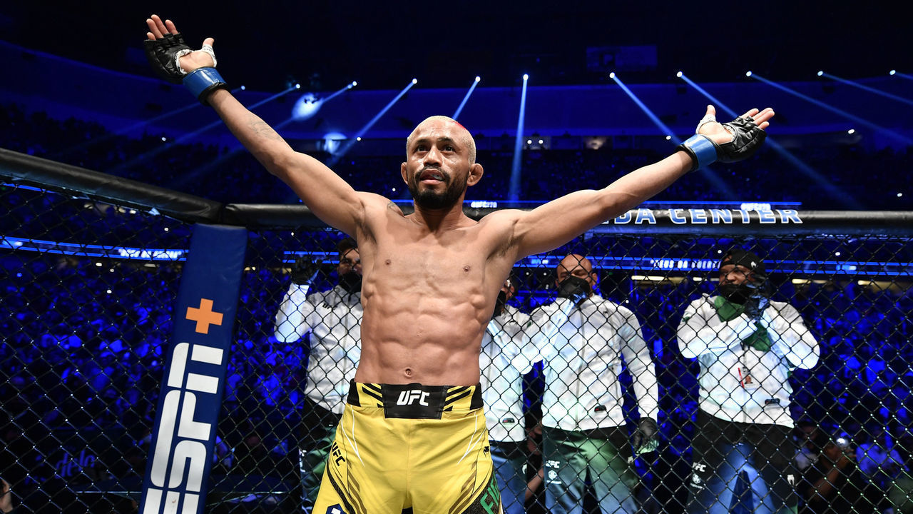 ANAHEIM, CALIFORNIA - JANUARY 22: Deiveson Figueiredo of Brazil prepares to fight Brandon Moreno of Mexico in their UFC flyweight championship fight during the UFC 270 event at Honda Center on January 22, 2022 in Anaheim, California.