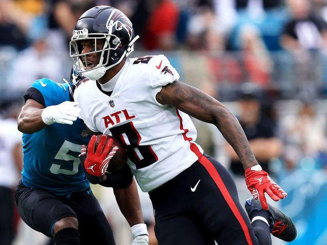 JACKSONVILLE, FLORIDA - NOVEMBER 28: Kyle Pitts #8 of the Atlanta Falcons runs for yardage against the Jacksonville Jaguars in the third quarter at TIAA Bank Field on November 28, 2021 in Jacksonville, Florida.