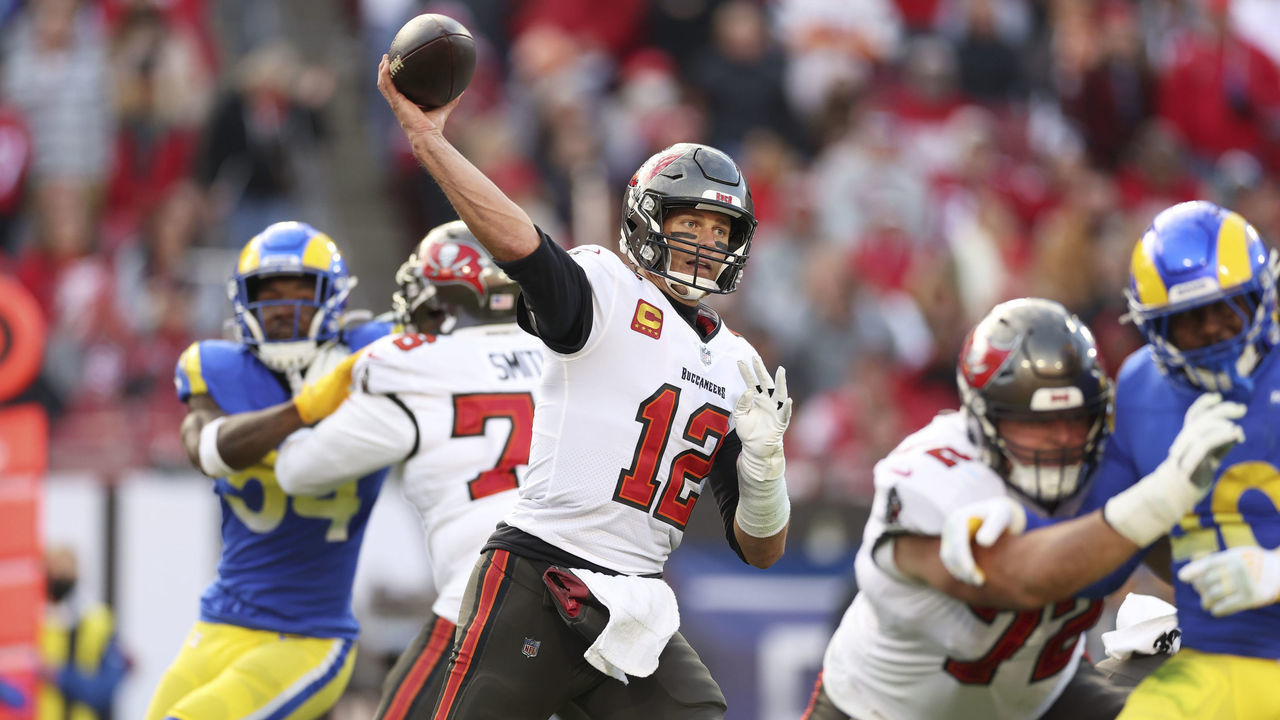 Football: NFL Playoffs: Tampa Bay Buccaneers QB Tom Brady (12) in action, passing vs Los Angeles Rams at Raymond James Stadium. Tampa, FL 1/23/2022 CREDIT: Simon Bruty