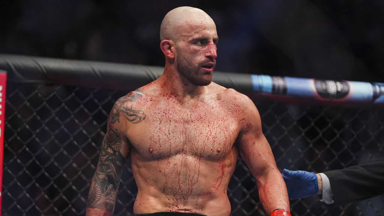 LAS VEGAS, NEVADA - JULY 02: Alexander Volkanovski of Australia reacts to his win over Max Holloway in the UFC featherweight championship fight during the UFC 276 event at T-Mobile Arena on July 02, 2022 in Las Vegas, Nevada.