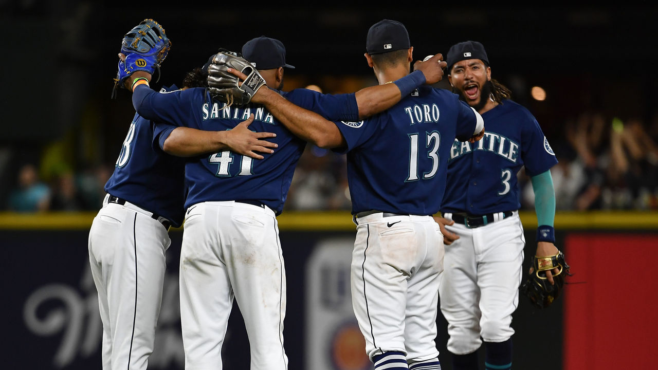 Santana's home run powers Mariners to 3rd straight win over Blue